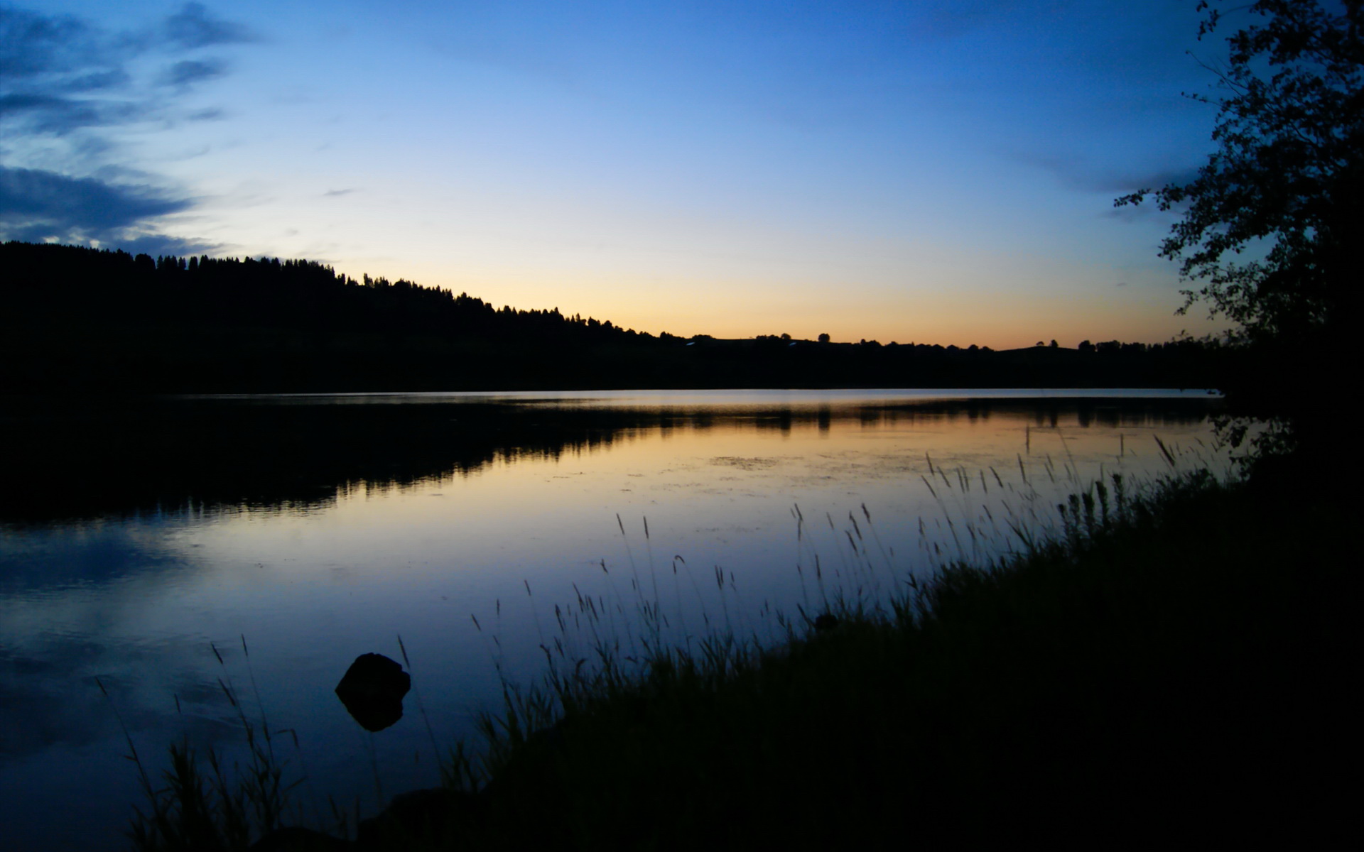 国内足球联赛升降级压力增大，俱乐部备战全力，中国足球升降级