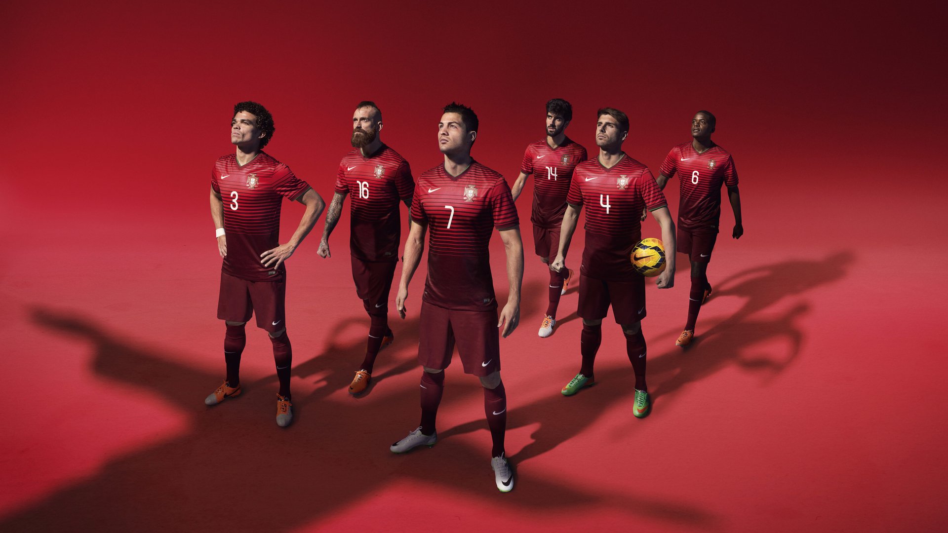 米尔沃尔球迷情绪低落，俱乐部呼吁团结共进，米尔沃尔球衣