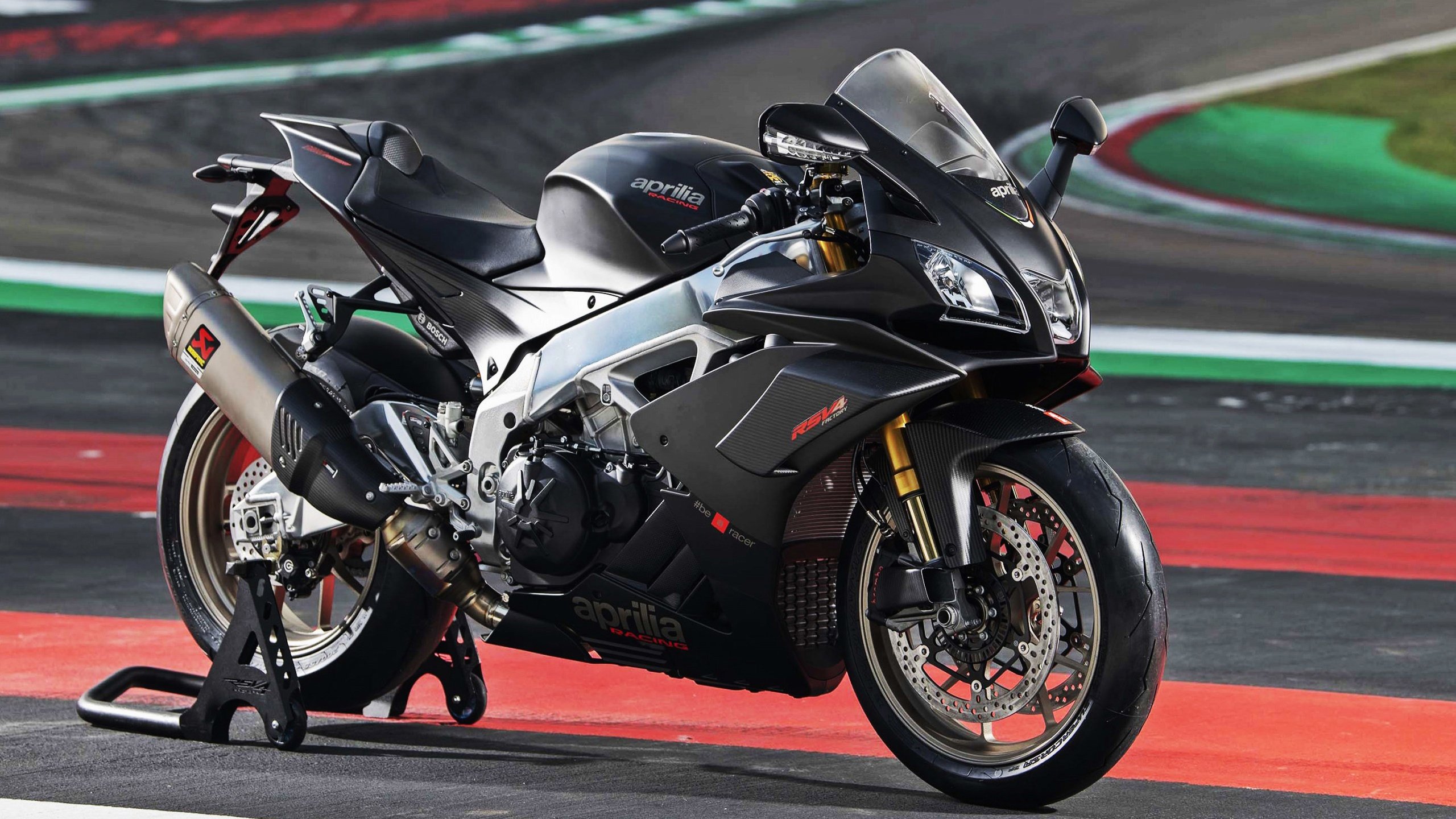 开云官方网站-中国足球场地普及率提升公共足球资源持续优化，我国足球场数量