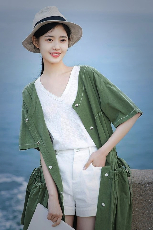 开云·体育官网-乔治·巴尔：他不仅能在防线上阻挡对手，还能通过精准的传球带动进攻